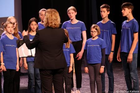 A me slišiš Pet čevljev merim, palcev pet (24)